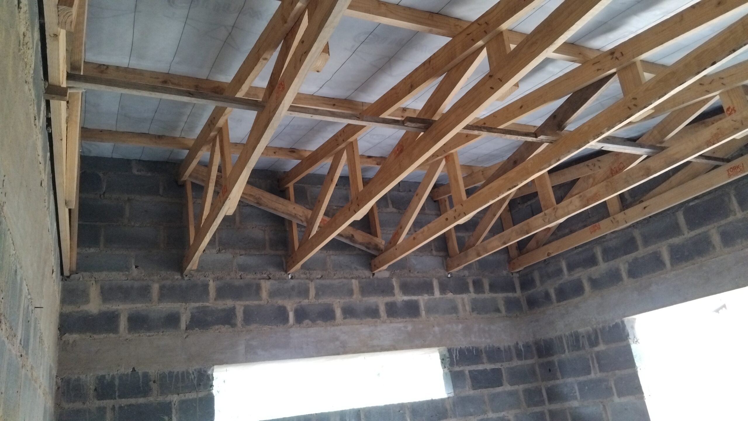 House roofing construction